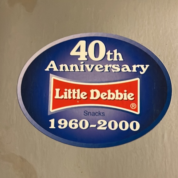 40th Anniversary Little Debbie Barbie - Picture 2 of 6